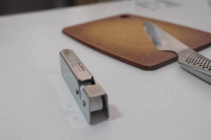 手のひらサイズのミニ研ぎ器