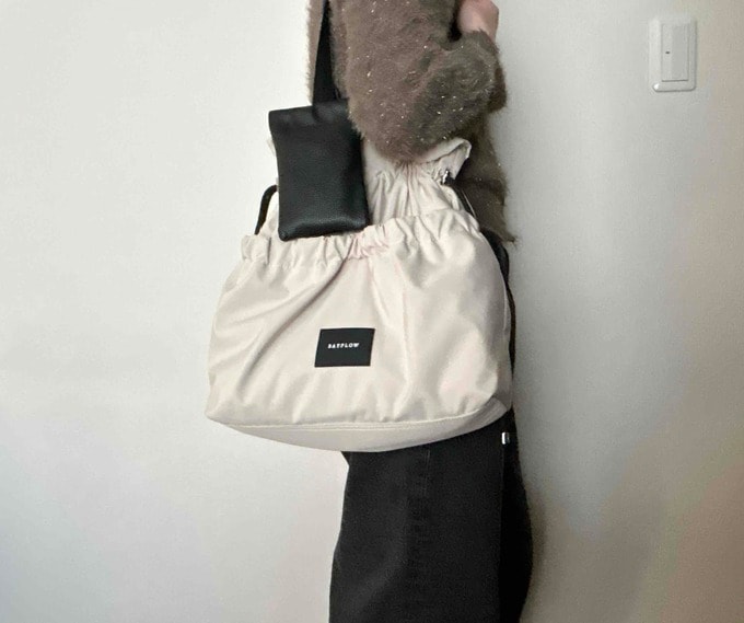 バッグにポーチをつけたイメージ