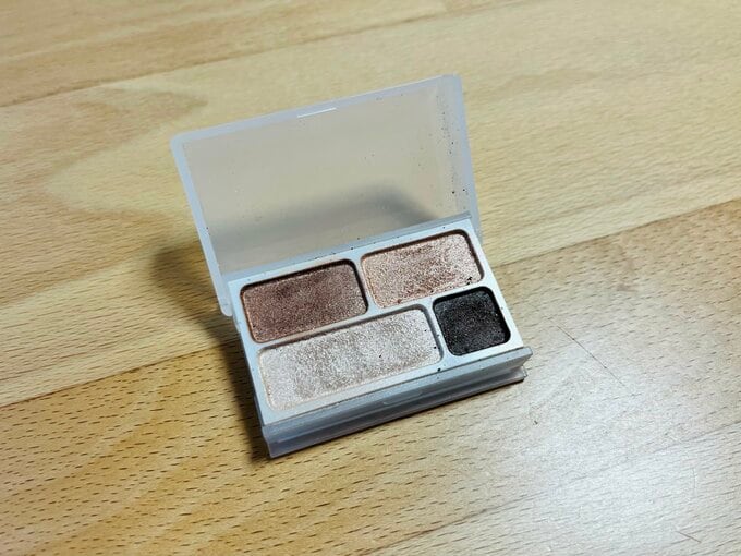 無印良品「アイカラー4色タイプ(01.ゴールドブラウン)」890円