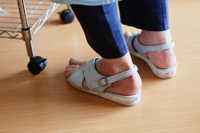 池田きぬさんの足元