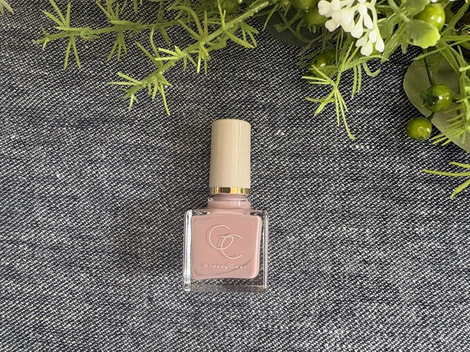 ベースコートとトップコートも兼ねているネイル