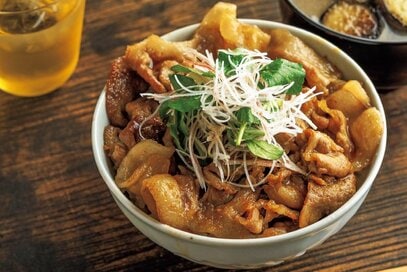 笠原将弘さんの絶品「豚丼」献立。ジュワっと「揚げ焼きナスのみそ汁」で食べごたえも抜群