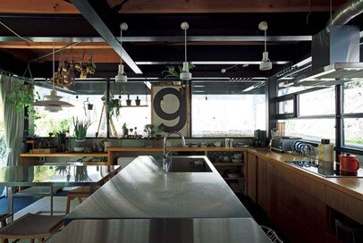 【注文住宅事例】1階は半地下状態にしてガラス張りに。どこにいても視線の先に緑が見える家