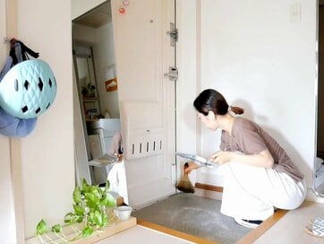 築44年、団地の「玄関」は備えつけの下駄箱なし。それでもスッキリする工夫
