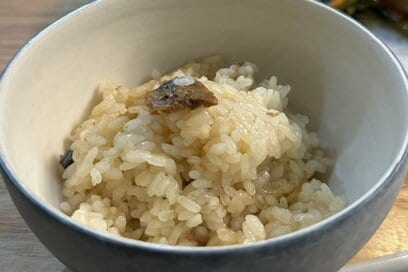 市販の炊き込みご飯が「ちょい足し」で激ウマっ…！やる気ゼロでも家族大喜びの食卓に