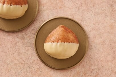 中には栗が丸ごと1粒！形もかわいい「秋の焼き菓子」。チョコをまとったリッチな味わい