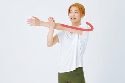 首の横を伸ばして「便秘」を解消？プロ直伝、体の巡りを整える全身ストレッチ