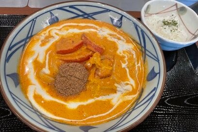丸亀製麺の神メニューが復活発売！新作「冷やし」カレーを正直レポ