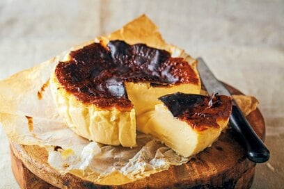 バスクチーズケーキを家で。ボウルで簡単、中はとろっと濃厚