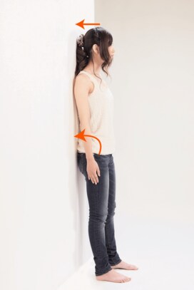 壁を使ってねこ背を治す！正しい姿勢のつくり方