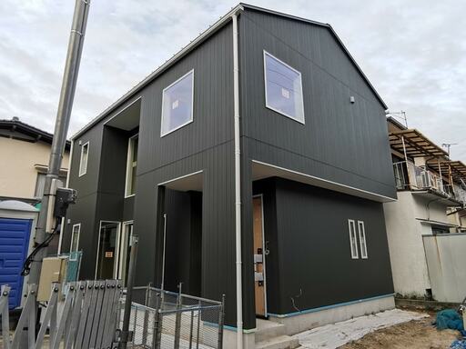 建設中の戸建て住宅