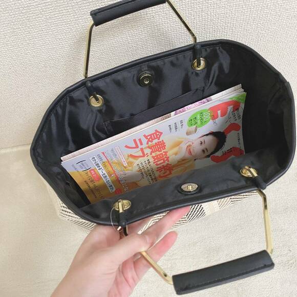 メタルハンドルトートバッグの中身