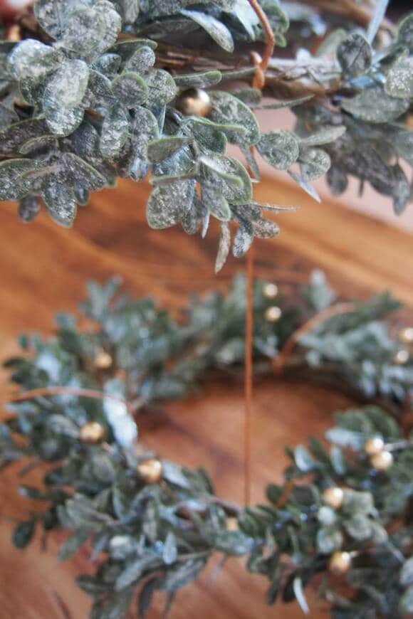 リース上下の間にコード