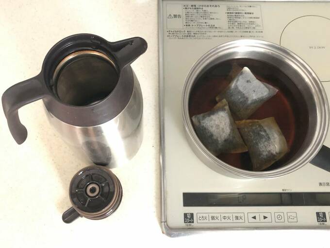 コンロとなりにポット