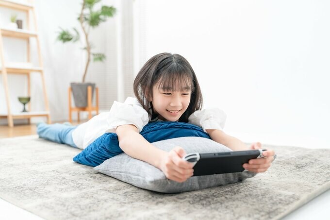 寝っ転がる子ども