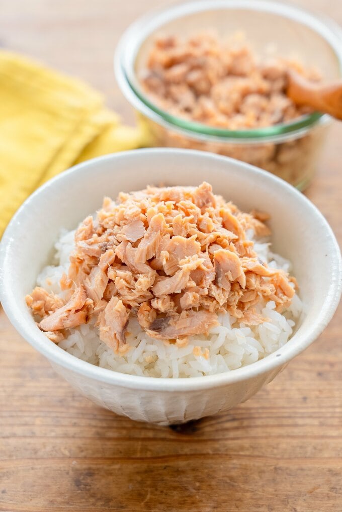 鮭フレークと白米