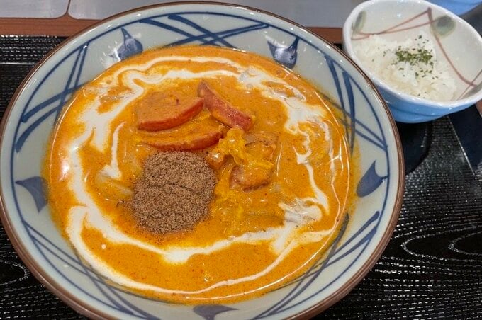 「トマたまカレーうどん」はいよいよ3年目へ…!