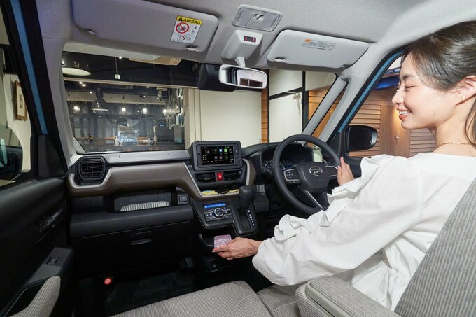 車内の女性