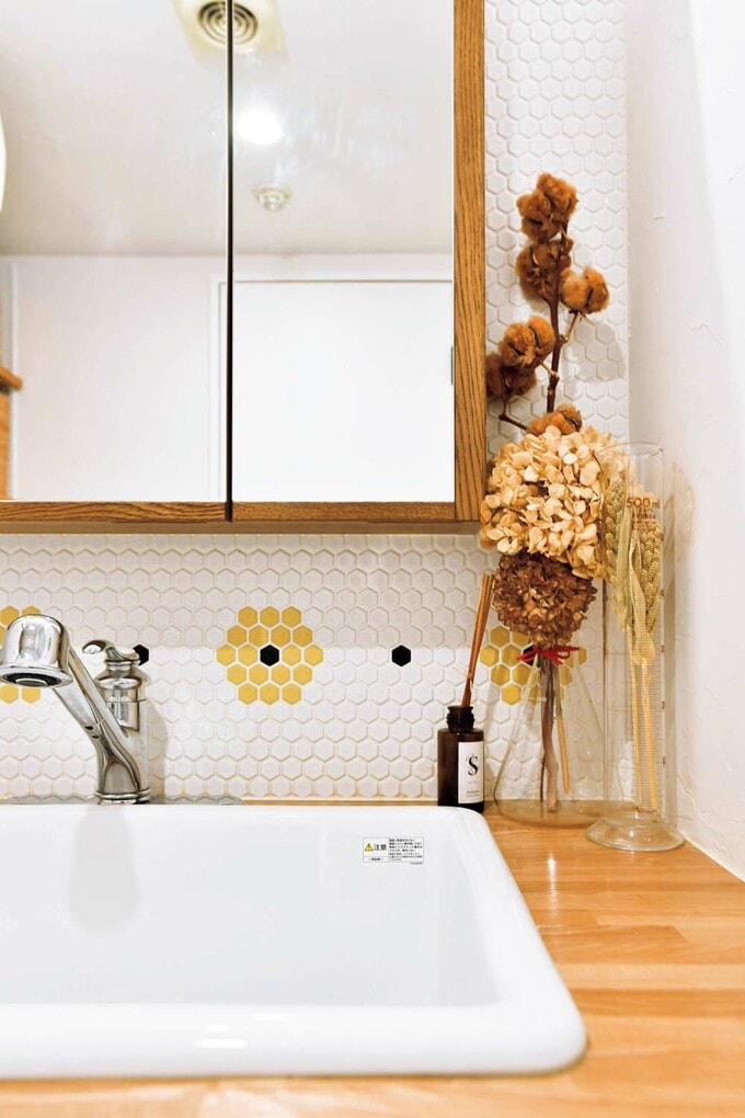 洗面にもタイルの花