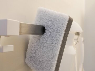 風呂掃除の救世主は100円のスポンジ。汚れと収納の悩みが解消