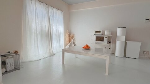 30代ミニマリストの「部屋が散らからない」リセット習慣。1回3分でテーブルのごちゃ見えが解消してすっきり