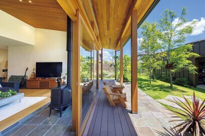 中庭＆テラスがある戸建て2例。趣味の時間、うたた寝、BBQを空の下で楽しむ