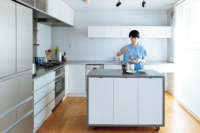 お手本みたいなキッチンプランを紹介。料理はもちろん、読書や会話をするにも心地いい