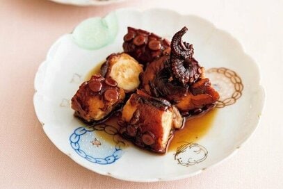 タコを使ったおせちの定番煮物。コーラで驚くほどやわらかい仕上がりに！