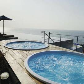 サウナとプールを一緒に楽しむ。北欧と南国のいいところどり国内旅