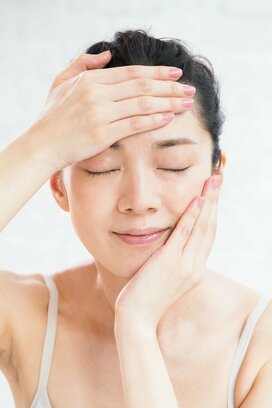 くすみの原因は水分不足かも。正しい保湿で若々しい肌をキープ