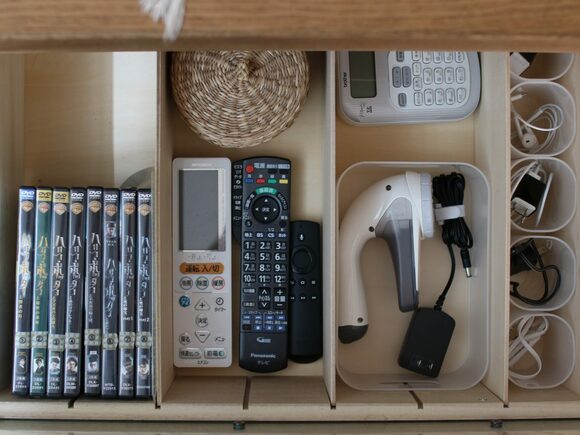 散らかりやすいコード類も簡単にすっきり収納