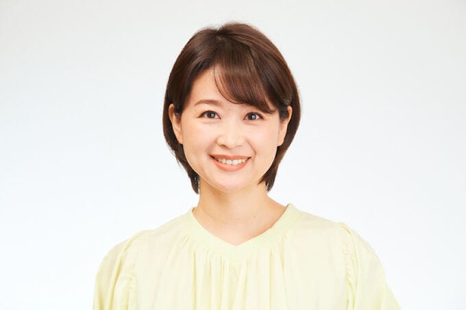 両耳かけの女性