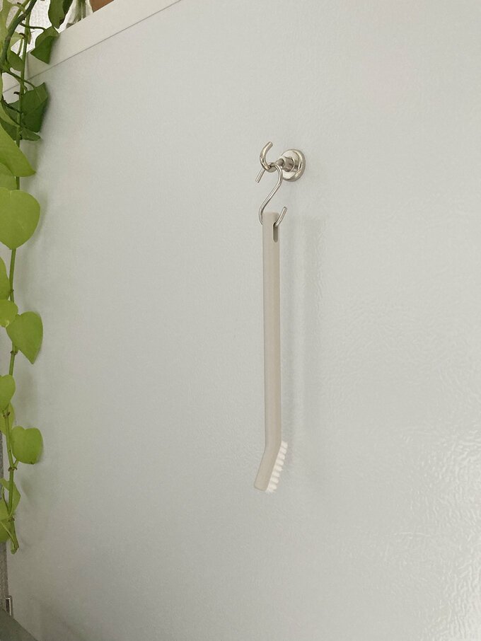 吊り下げてあるブラシ