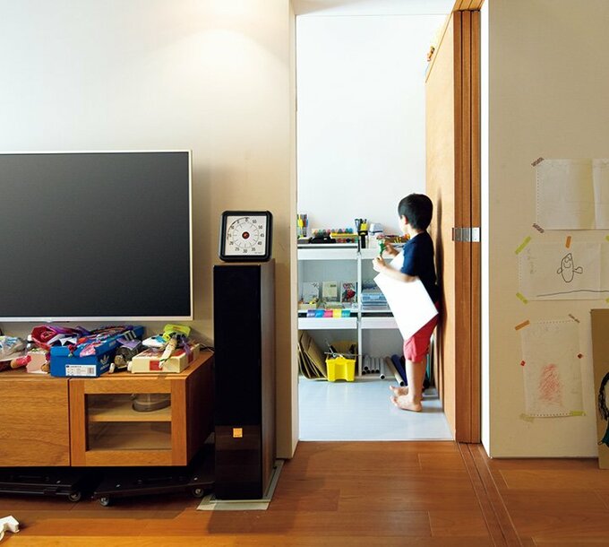 文房具や工作材料を置いておく棚をDIY