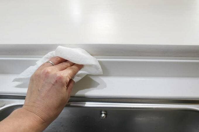 シンク前のパッキンをふく