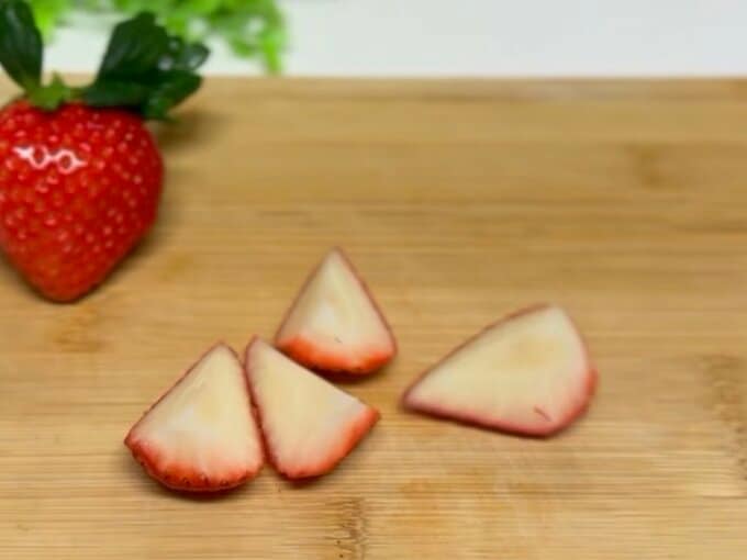 イチゴ四等分
