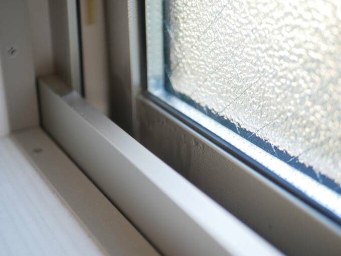 梅雨の時季、結露がカビに!