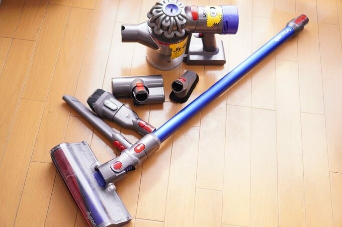 掃除機と付属のアタッチメント